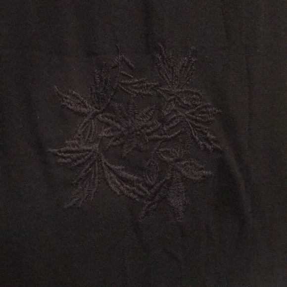 NWT Cold Shoulder Ruffle Top - Picture 4 of 7